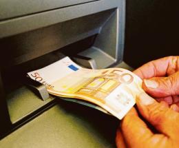 Atm vuoti, scatta la polemica