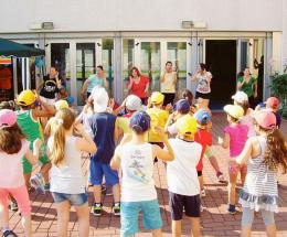 Tagliano i maestri, si pranza alle 11