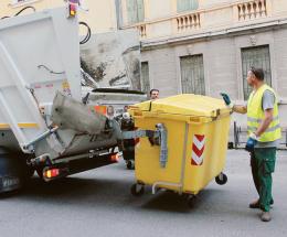 “A rischio la raccolta dei rifiuti”