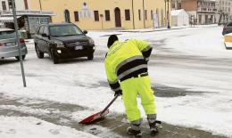 Allarme gelo, il sindaco vieta moto e bici