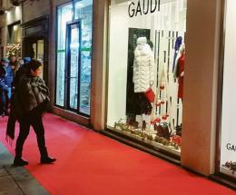 Il Natale apre i negozi del centro
