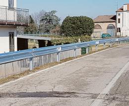 Installati nuovi guard rail per la sicurezza stradale