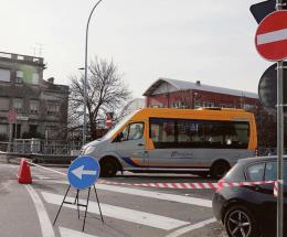 Segnale stradale con il nastro