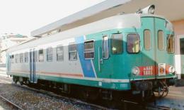 Tragedia a Battaglia terme: cercava di salvarla, ma viene travolto con lei dal treno