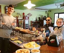 I clienti spingono il Capolinea