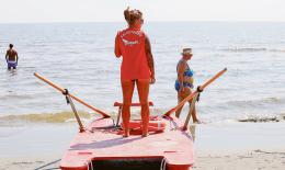 Bagnina di 20 anni si tuffa e salva la vita ad un uomo