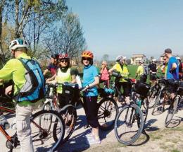 Un successo le pedalate lente e cordiali della Fiab