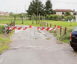 Ponte chiuso, i residenti restano bloccati