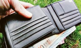 Trovano portafogli con 1500 euro e lo restituiscono