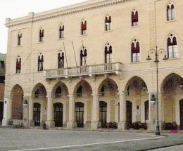 “Uffici aperti otto ore a settimana“