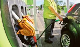 Caro benzina, il Codacons denuncia il Mef