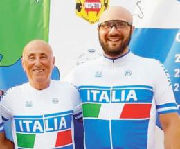 In bici 90 ore per conquistare Parigi
