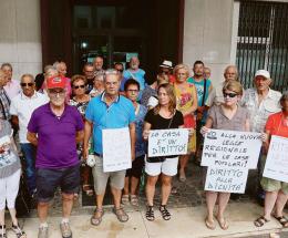 La protesta arriva alla sede Ater