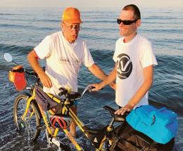 In tandem al mare col figlio cieco