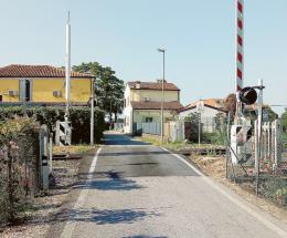 Scolo Branco, "passaggio a livello da chiudere"