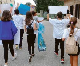 Global strike: dopo la scuola i ragazzi puliscono il paese
