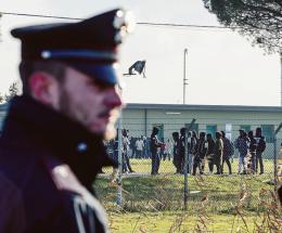 Profughi, 12 a rischio processo