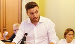 "Piu' attenzione al sociale, alle scuole, alla manutenzione e alla protezione civile"