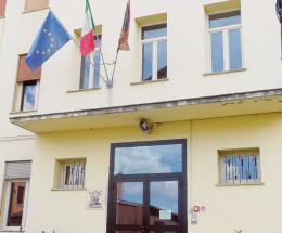 Scuola, primo assalto respinto
