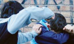 La baby gang prende a calci un bimbo di 3 anni