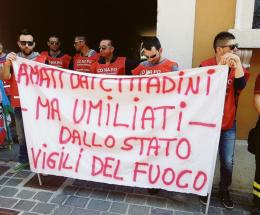“Rischiamo la vita, ci pagano meno di tutti gli altri corpi”