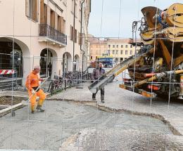 Chiusa la voragine si aspetta il porfido