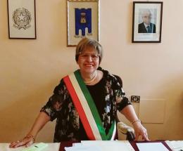 Il maestro bastona la consigliera