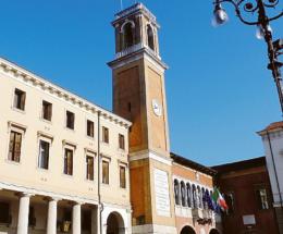 In 50 per 2 posti in Comune