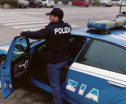 Litigano per un ragazzo: spacca un bidone in faccia alla rivale
