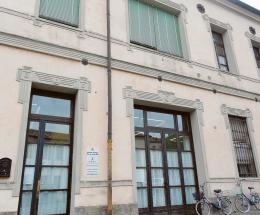 Anziano multato davanti al centro
