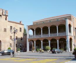 Centro usato come un vespasiano