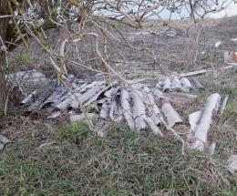 Un bancale di amianto nella golena