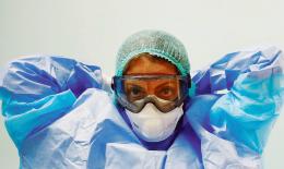 Ancora cautela con le mascherine, in ospedali ed Rsa