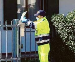 Guanti e protezioni arrivano a casa