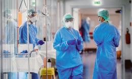 Muore di covid dopo essere stata contagiata da una infermiera no vax