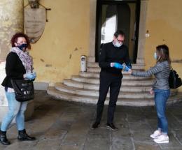 Un flash mob contro le chiusure