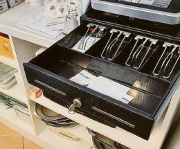 Ladri in azione nella gastronomia