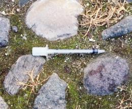 Incubo eroina: siringa in piazza
