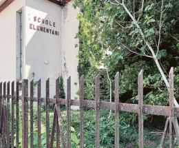 “C’è il degrado nelle ex scuole”