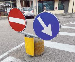 "Segnaletica pessima, già avvenuti vari incidenti"