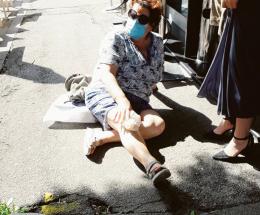 I marciapiedi del centro mietono vittime. Altra donna caduta, la seconda in due giorni