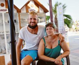 La giovane artista che impara dal mare