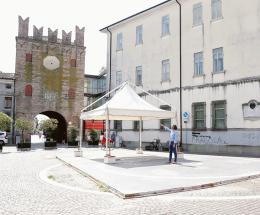 Ora piazza Merlin è libera. O quasi...