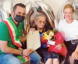Nonna Venerina festeggia i cento anni