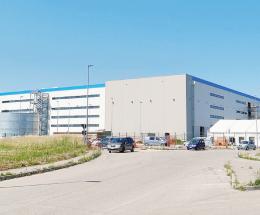 Un’area sosta attrezzata per i camion