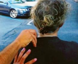 E' successo ancora: abbracciano un'anziana e la derubano
