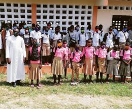 La solidarietà che vale la scuola per novanta ragazzi