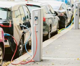 Le colonnine elettriche arrivano anche qua