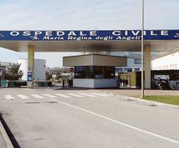 Entrambi ricoverati per covid ma in due ospedali diversi: i medici li mettono in contatto