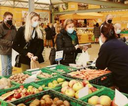 Al mercato coperto arrivano gli agrumi contro il freddo
